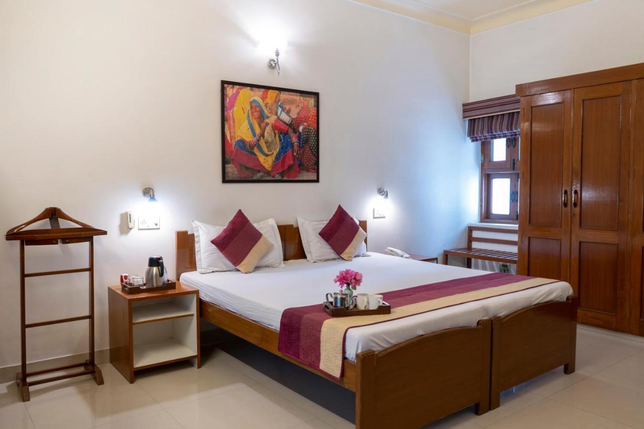 Giri Homestay By Vista Rooms Jaipur Eksteriør bilde